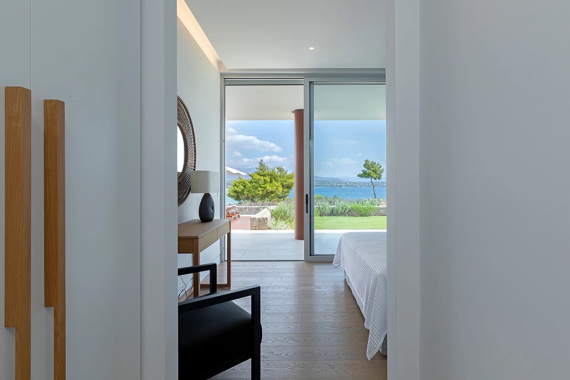 Bathroom in stone and marble with walk-in shower