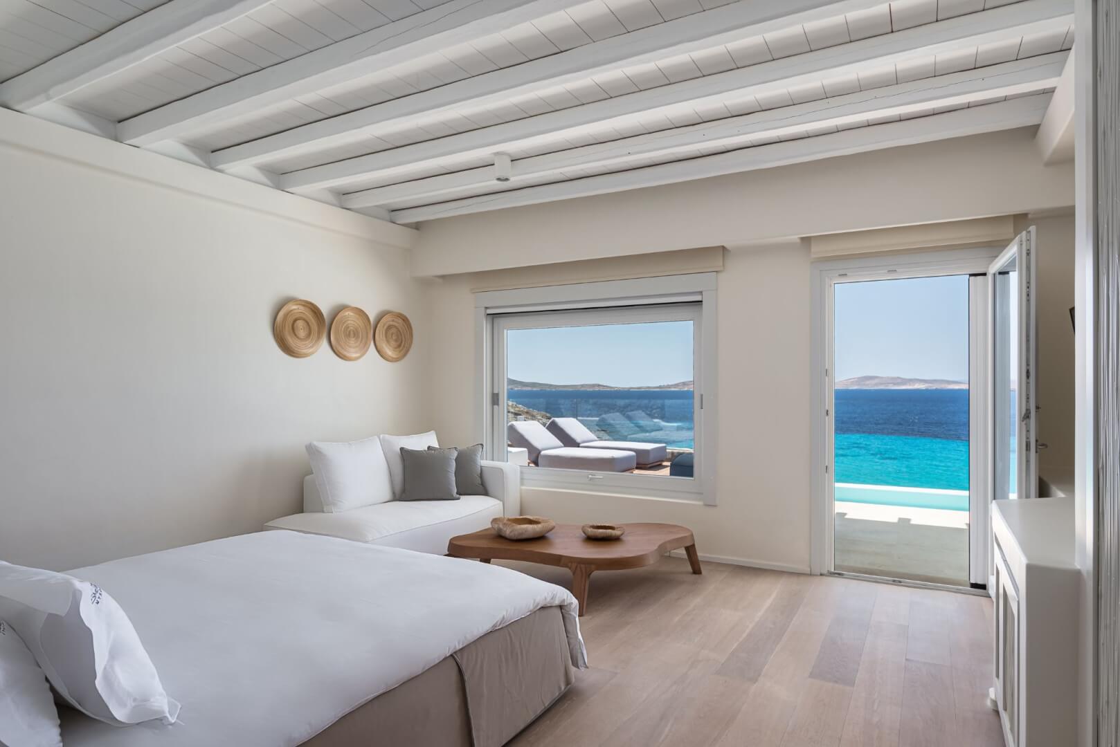 Bedroom suite with sea view